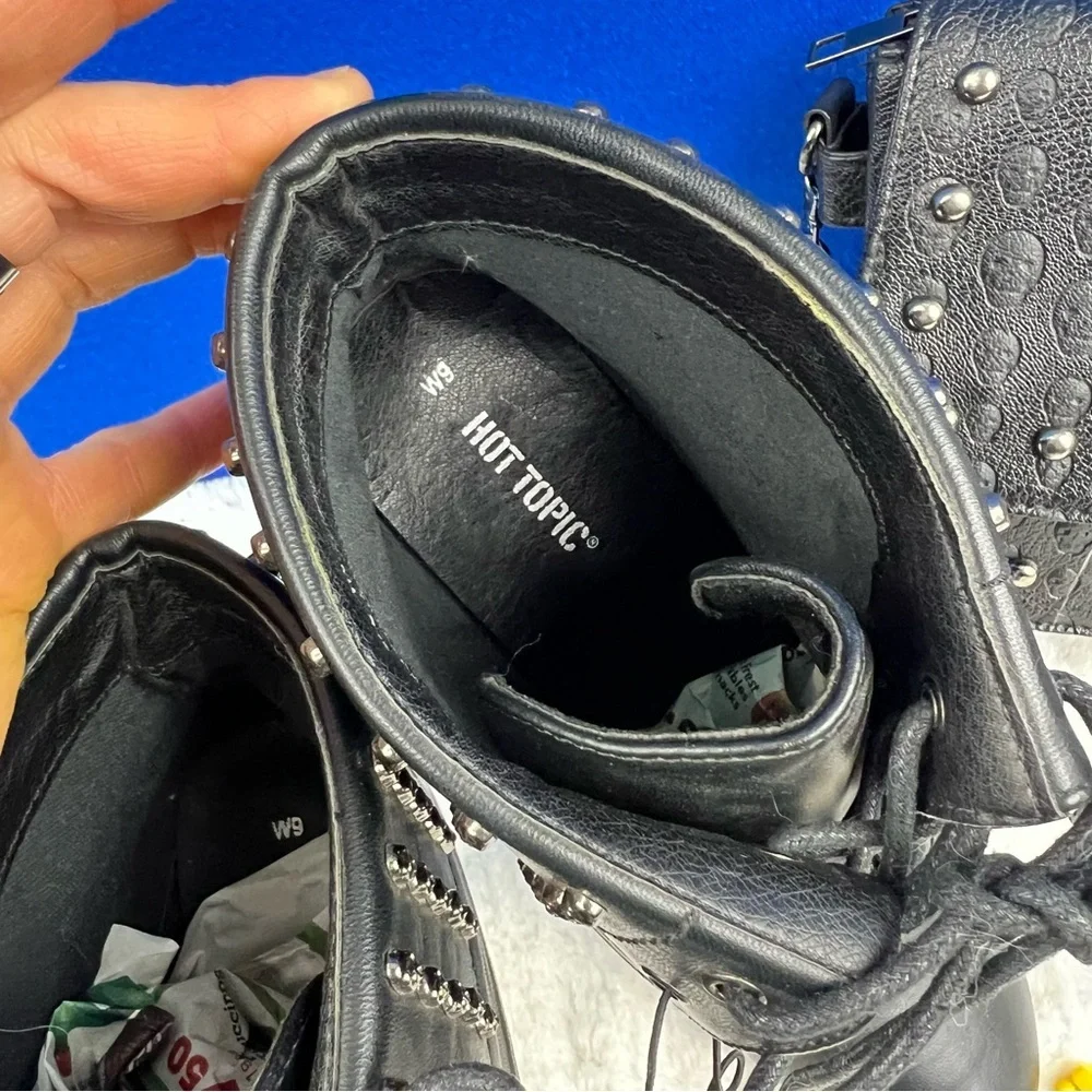 NWT |•HOT TOPIC•| Metal Heel Silver Studs Lace Up Rockstar Ankle Boots Size 9 - Picture 9 of 13